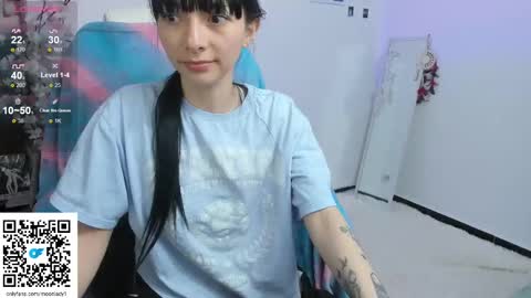 Snapshot of moonlady_ chatting on 09-12-25, 11:04 MOON online show from 09-12-25, 11:04