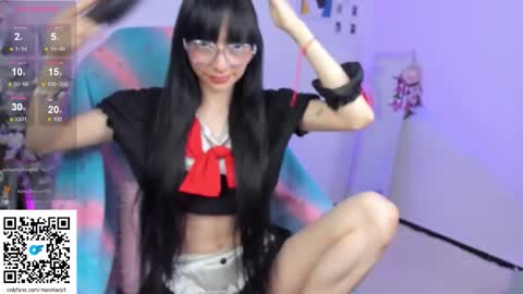 Snapshot of moonlady_ chatting on 09-17-25, 02:13 MOON online show from 09-17-25, 02:13