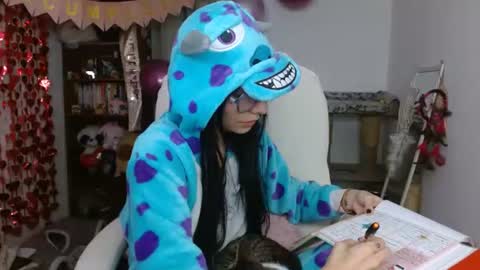 MOON  online show from 06-17-26, 01:52