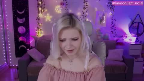 Snapshot of moonlight_mia chatting on 03-08-25, 05:11 Mia online show from 03-08-25, 05:11