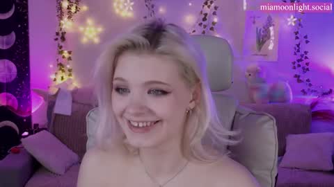 Snapshot of moonlight_mia chatting on 03-08-25, 08:14 Mia online show from 03-08-25, 08:14