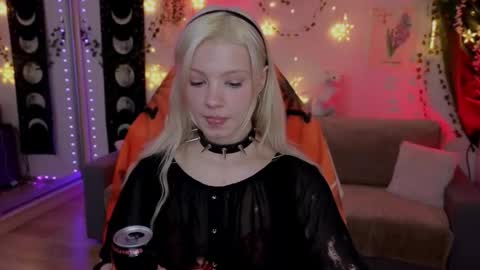 Snapshot of moonlight_mia chatting on 10-25-25, 08:58 Mia online show from 10-25-25, 08:58