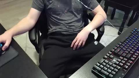 Snapshot of moonlighter7 chatting on 11-29-25, 10:13 moonlighter7 online show from 11-29-25, 10:13