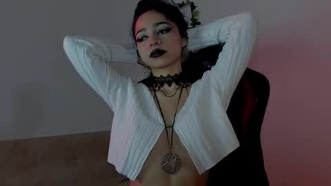 Snapshot of moonmadison chatting on 09-19-25, 05:09 Madison online show from 09-19-25, 05:09