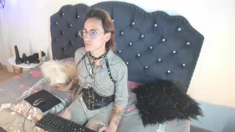 Snapshot of moonn_fox chatting on 10-02-25, 07:54 Moon online show from 10-02-25, 07:54