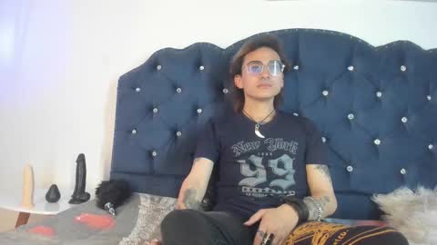 Snapshot of moonn_fox chatting on 10-04-25, 08:07 Moon online show from 10-04-25, 08:07