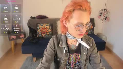 Snapshot of moonn_fox chatting on 11-04-25, 09:03 Moon online show from 11-04-25, 09:03