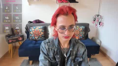 Snapshot of moonn_fox chatting on 11-06-25, 09:15 Moon online show from 11-06-25, 09:15