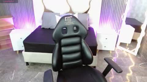 Moon  online show from 10-12-25, 12:15