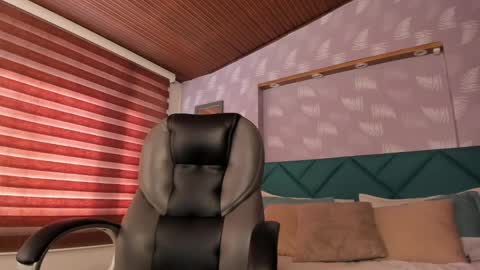 Michelle online show from 02-01-25, 01:09