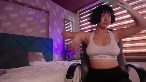 Michelle online show from 02-11-25, 01:09