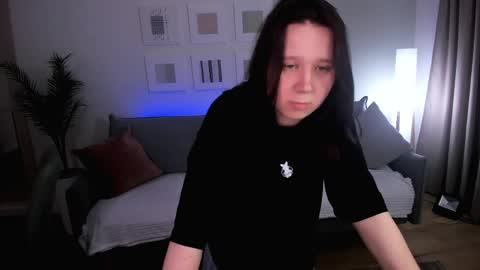 Snapshot of mooonlightsky chatting on 04-13-26, 06:35 Charli online show from 04-13-26, 06:35