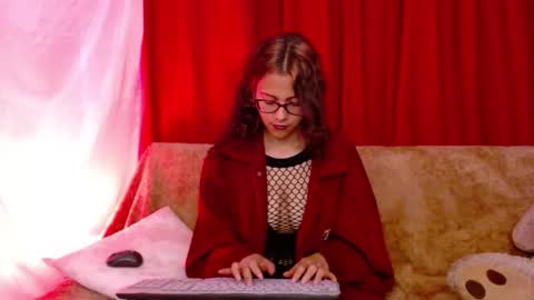 Mora Haze 3 online show from 10-31-25, 11:06