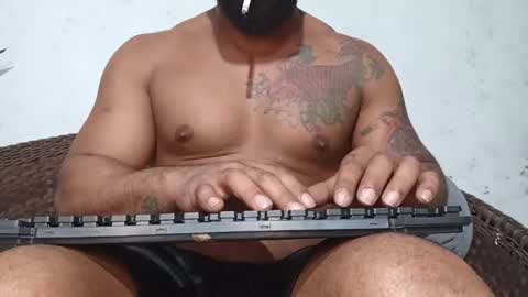 Snapshot of moreno_lutador chatting on 12-31-24, 11:49 John john online show from 12-31-24, 11:49