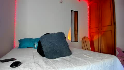 Snapshot of morenosiam chatting on 12-17-25, 01:55 morenosiam online show from 12-17-25, 01:55