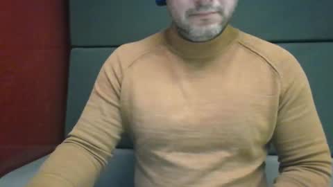 Snapshot of morepassion4u chatting on 12-20-24, 01:43 morepassion4u online show from 12-20-24, 01:43