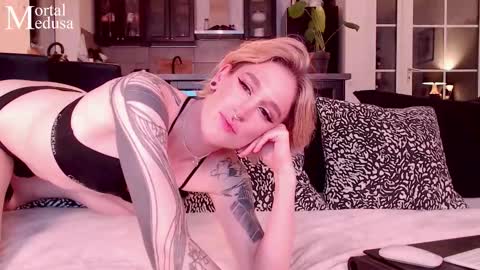 Snapshot of mortalmedusa chatting on 11-21-25, 12:43 Medusa the Snake Goddess online show from 11-21-25, 12:43