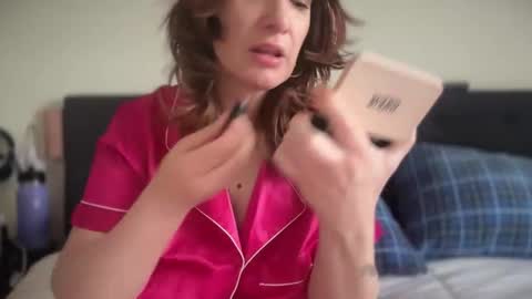 Mossy Mommy online show from 04-27-26, 01:09