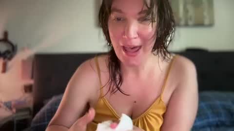 Snapshot of mossy_mommy chatting on 07-10-26, 03:25 Mossy Mommy online show from 07-10-26, 03:25