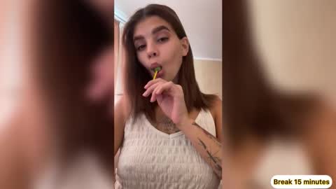 Snapshot of moto_ponchik chatting on 10-29-25, 07:21 Kris online show from 10-29-25, 07:21