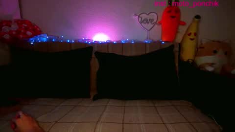 Snapshot of moto_ponchik chatting on 10-30-25, 05:53 Kris online show from 10-30-25, 05:53