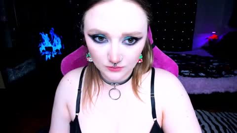 Snapshot of motorkate chatting on 12-24-24, 12:22 motorkate online show from 12-24-24, 12:22