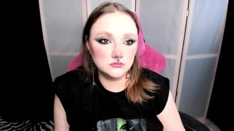 Snapshot of motorkate chatting on 10-18-25, 09:26 motorkate online show from 10-18-25, 09:26