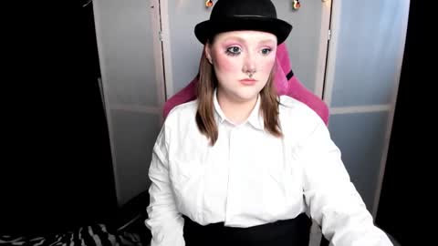 Snapshot of motorkate chatting on 10-27-25, 03:54 motorkate online show from 10-27-25, 03:54