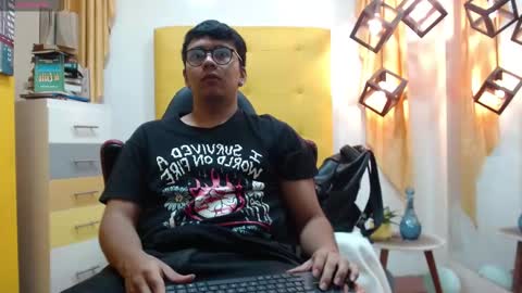 Snapshot of mou_fly chatting on 09-15-25, 12:27 Mou Fly online show from 09-15-25, 12:27