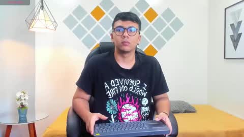 Mou Fly online show from 10-03-25, 11:29