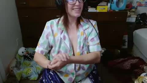 Mr and Mrs Dragon online show from 02-18-25, 06:15