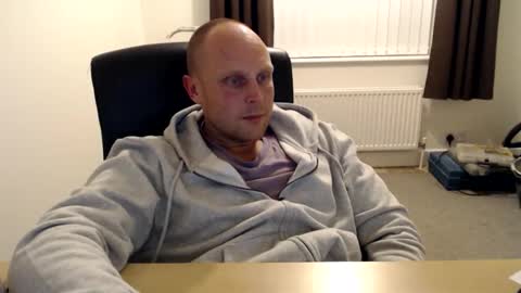 Mr Baldy Likes to Chat online show from 10-04-25, 12:08