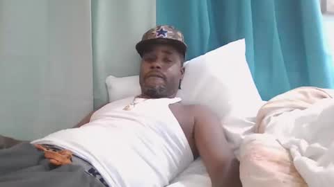 Snapshot of mr_hooked chatting on 09-15-25, 01:16 mr hooked online show from 09-15-25, 01:16