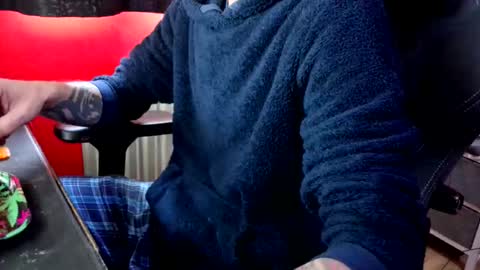 mr_hung_uk38 online show from 10-22-25, 08:47