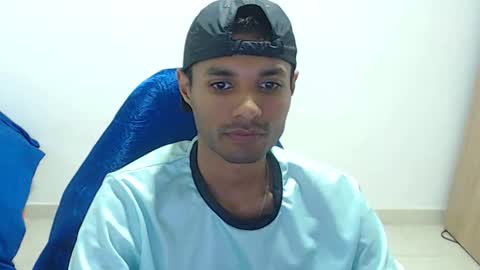 Snapshot of mr_max__ chatting on 02-20-26, 01:22 Max online show from 02-20-26, 01:22