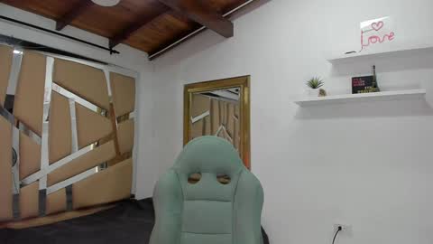 MIKEE online show from 01-21-25, 03:04