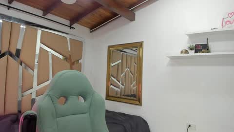 MIKEE online show from 02-03-25, 03:20