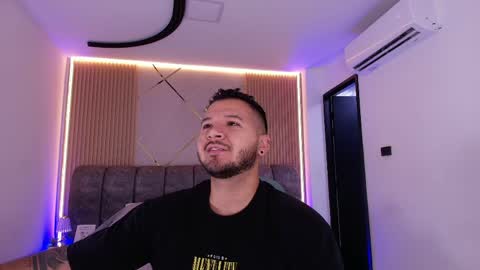 MIKEE online show from 05-04-26, 03:02