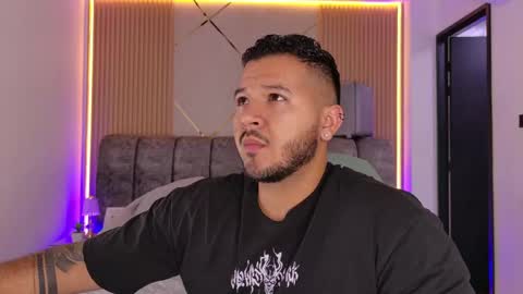 MIKEE online show from 05-05-26, 03:14