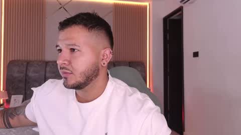 MIKEE online show from 05-08-26, 03:34
