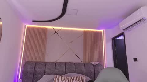 MIKEE online show from 05-11-26, 03:01