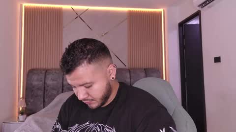 MIKEE online show from 05-27-26, 03:14