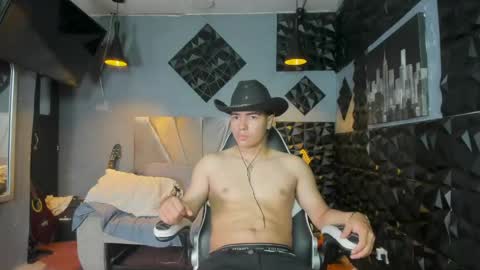 Snapshot of mr_mois chatting on 05-13-26, 03:15 mr_mois online show from 05-13-26, 03:15