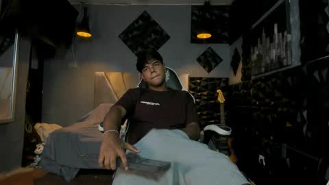 Snapshot of mr_mois chatting on 05-13-26, 09:44 mr_mois online show from 05-13-26, 09:44