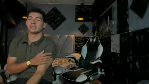 Snapshot of mr_mois chatting on 05-18-26, 05:35 mr_mois online show from 05-18-26, 05:35