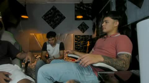 Snapshot of mr_mois chatting on 05-20-26, 05:46 mr_mois online show from 05-20-26, 05:46