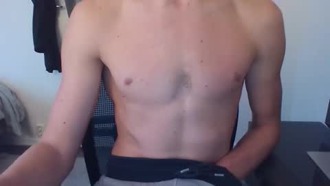 Snapshot of mr_natural96 chatting on 10-23-25, 01:21 mr_natural96 online show from 10-23-25, 01:21