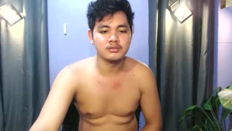 Snapshot of mr_olivercummerx chatting on 10-22-25, 04:02 mr_olivercummerx online show from 10-22-25, 04:02