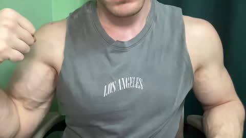 Snapshot of mrbiceps_23 chatting on 12-23-24, 05:00 Mrbiceps23 online show from 12-23-24, 05:00