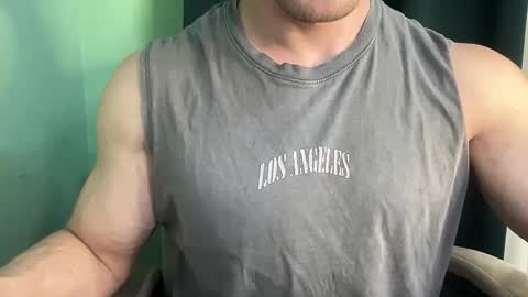 Snapshot of mrbiceps_23 chatting on 12-24-24, 02:22 Mrbiceps23 online show from 12-24-24, 02:22